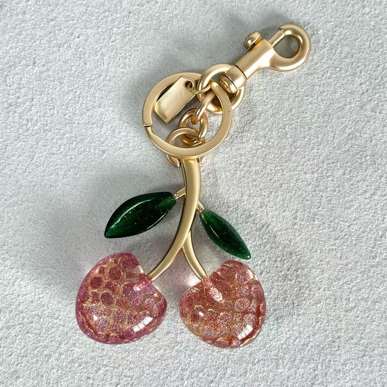 Bag Accessories Small Gift Cherry Crystal Fashion Keychain Creative Elegant Car Keychain Bag Pendant for Women